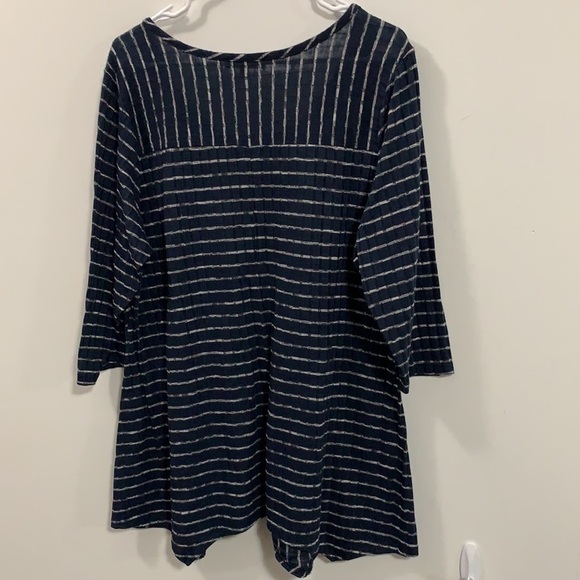 Women’s geometric Relativity long top 2X - Picture 3 of 5